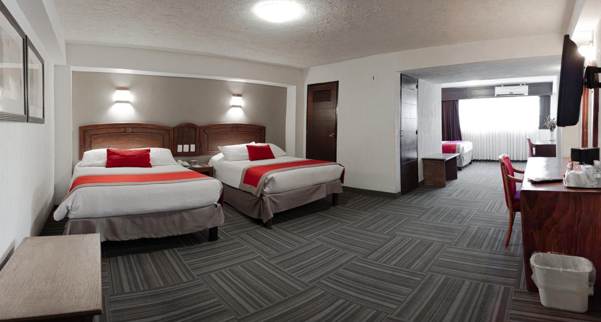 Ramada Plaza By Wyndham Leon Hotel Exterior photo