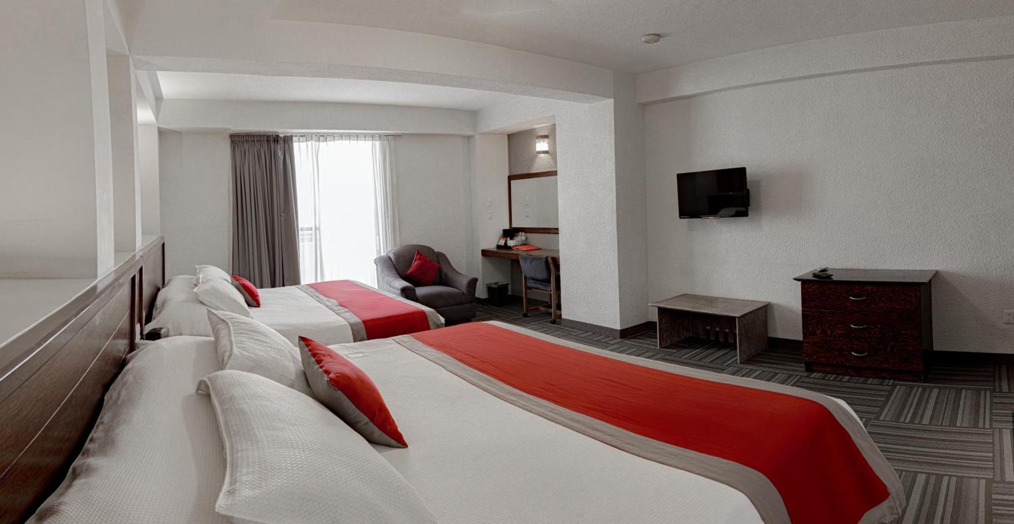 Ramada Plaza By Wyndham Leon Hotel Exterior photo