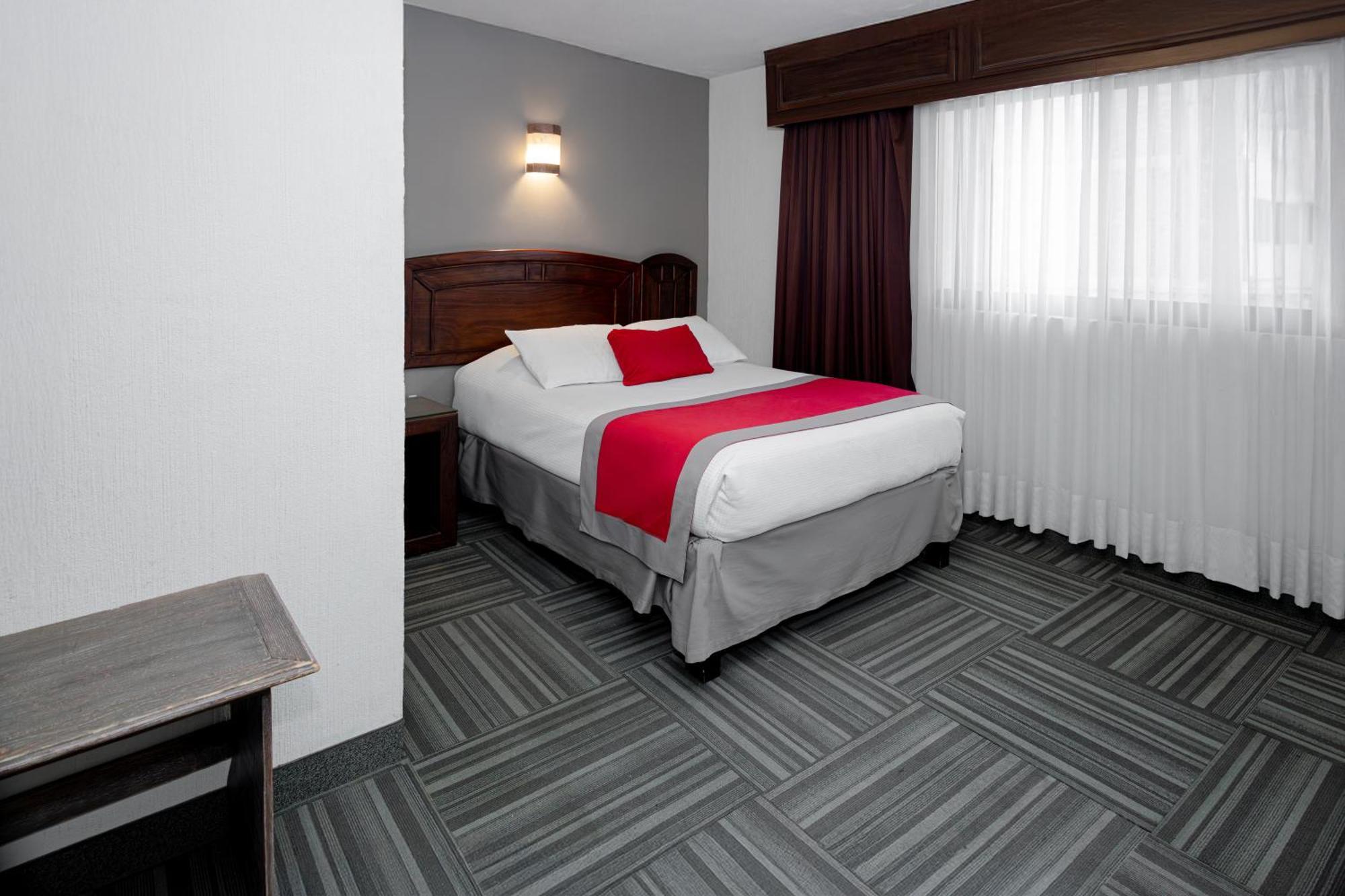 Ramada Plaza By Wyndham Leon Hotel Exterior photo